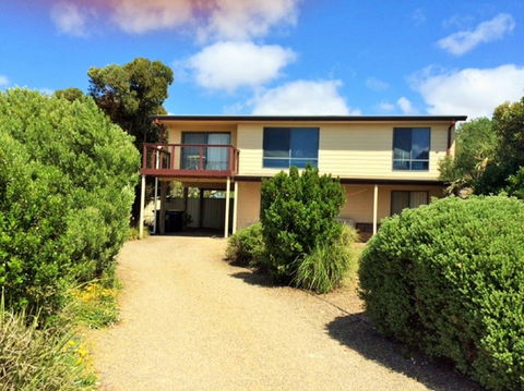 Bashams Beach House - Getaway Accommodation 0