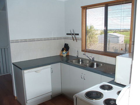 Bashams Beach House - Getaway Accommodation 1