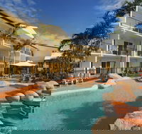 Cairns Queenslander Hotel and Apartments - Getaway Accommodation