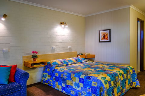 Country Roads Motor Inn - Getaway Accommodation 1