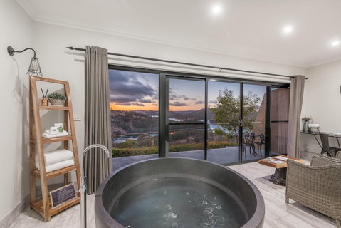 Eagle View Escape - Getaway Accommodation 0