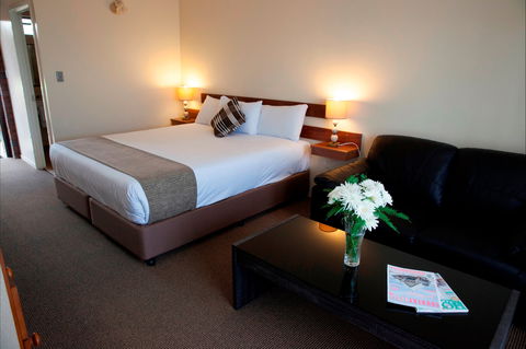 Longreach Motor Inn - Getaway Accommodation 0