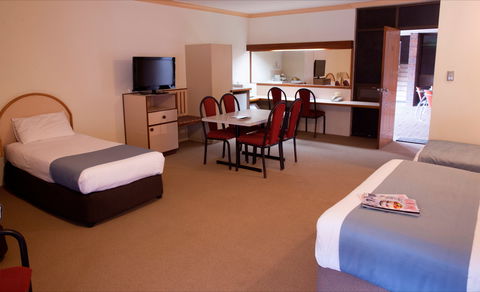Longreach Motor Inn - Getaway Accommodation 2