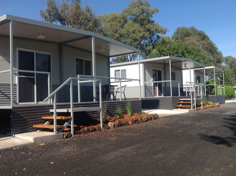 Sapphire City Caravan Park - Getaway Accommodation 0