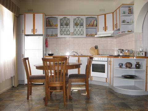 Peel Cottage - Getaway Accommodation 2