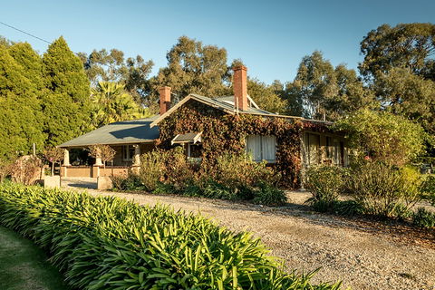 Barristers Block Vigneron Villa - Getaway Accommodation 0