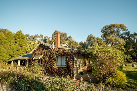 Barristers Block Vigneron Villa - Getaway Accommodation 1
