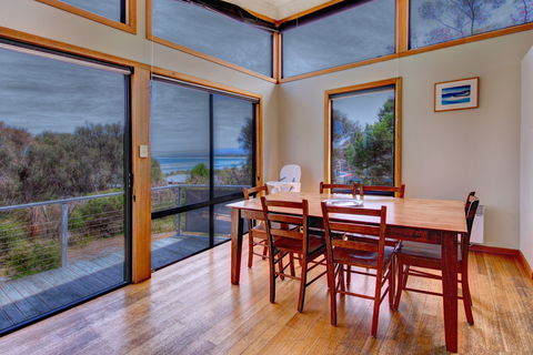 Beachcomber House - Getaway Accommodation 2