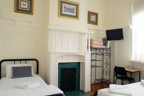 Hotel Claremont Guest House - Getaway Accommodation 2