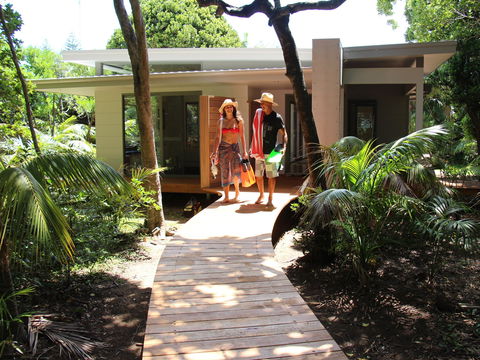 Bowker Beach House - Getaway Accommodation 0