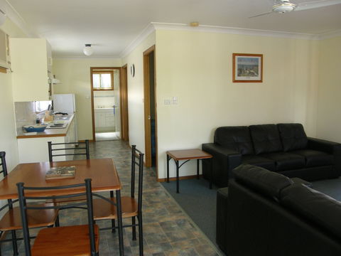 Dolphin Sands Holiday Villas - Getaway Accommodation 2