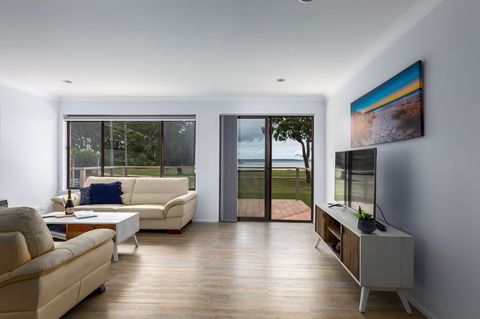 Moona Beach House  Jervis Bay - Getaway Accommodation 1