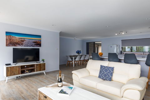Moona Beach House  Jervis Bay - Getaway Accommodation 2