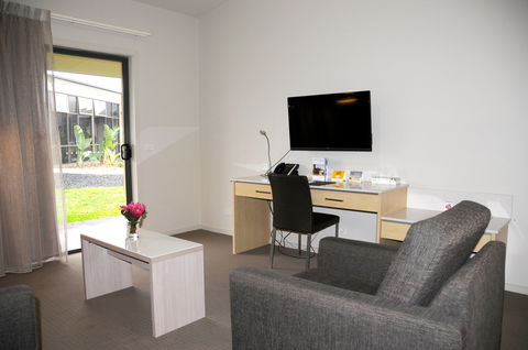 Quality Suites Seasons 5 Resort - Getaway Accommodation 1