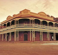 State Hotel - Getaway Accommodation