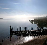 Old Number Four Barge - Getaway Accommodation