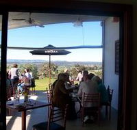 Tenafeate Creek Wines - Getaway Accommodation