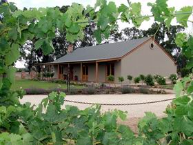 VineCrest Fine Barossa Wine - Getaway Accommodation 0