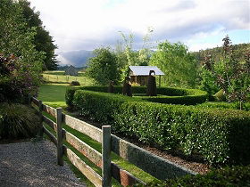 Wychwood Garden & Nursery - Getaway Accommodation 0