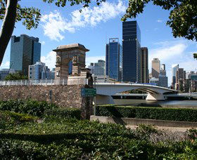 Former Victoria Bridge Abutment (Memorial) - Getaway Accommodation 0
