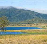Lake Elphinstone - Getaway Accommodation