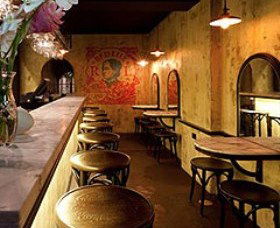 Red Lily Cocktail Bar - Getaway Accommodation 0