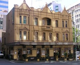Crown Hotel - Getaway Accommodation 0