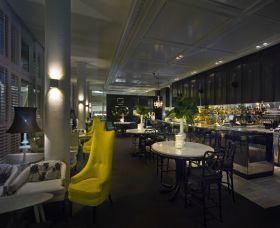Ivy Bar - Getaway Accommodation 0