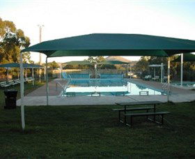 Binalong Memorial Swimming Pool - Getaway Accommodation 0