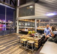 The Theatre Bar at the End of The Wharf - Getaway Accommodation