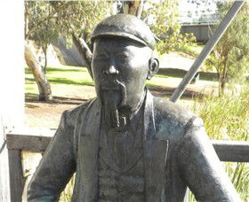 Captain John Egge Statue - Getaway Accommodation 1