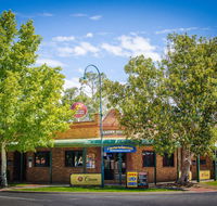 Crown Hotel Wentworth - Getaway Accommodation