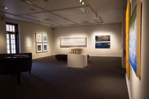 Perc Tucker Regional Gallery - Getaway Accommodation 6