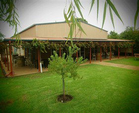 Red Earth Estate Vineyard - Getaway Accommodation 2