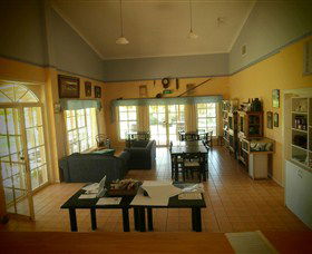 Red Earth Estate Vineyard - Getaway Accommodation 4