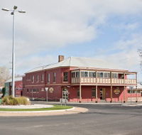 Kellys Rugby Hotel and Bottle Shop - Getaway Accommodation