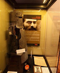 Ned Kelly Vault - Getaway Accommodation 1