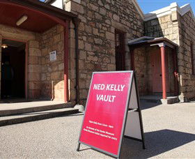 Ned Kelly Vault - Getaway Accommodation 4