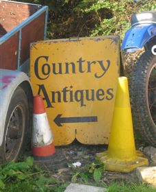 Dirty Janes Emporium - Getaway Accommodation 2