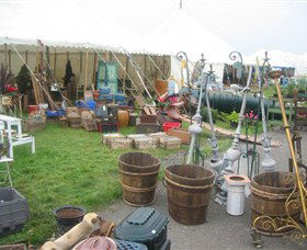 Dirty Janes Emporium - Getaway Accommodation 3