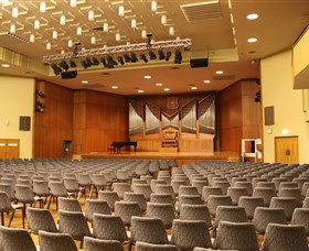 Wollongong Town Hall - Getaway Accommodation 0