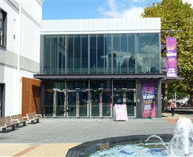 Wollongong Town Hall - Getaway Accommodation 1