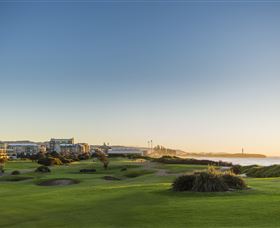 Wollongong Golf Club - Getaway Accommodation 3