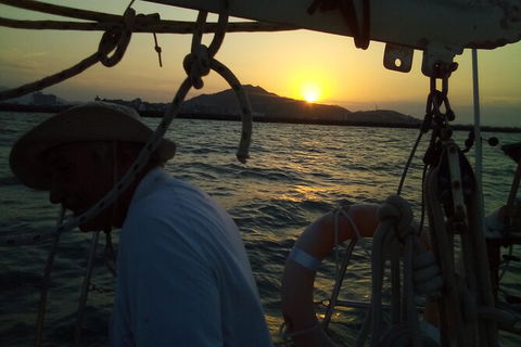 Townsville Sunset Sail Sailing Cruise Boat Tour - Getaway Accommodation 9
