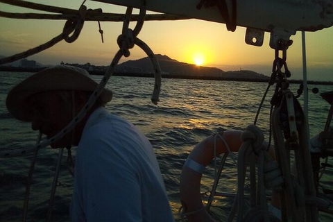 Townsville Lunchtime Sailing Cruise Boat Tour - Getaway Accommodation 7