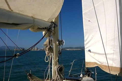 Townsville Lunchtime Sailing Cruise Boat Tour - Getaway Accommodation 4