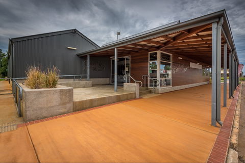 Grassland Art Gallery - Getaway Accommodation 2
