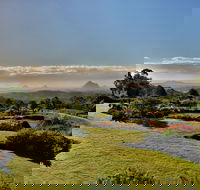 Glass House Mountains to Sunshine Coast Shores - Getaway Accommodation