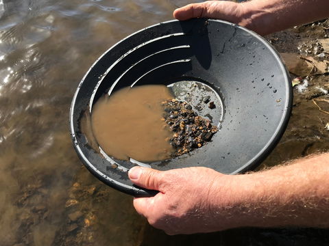 Tuena Panning For Gold - Getaway Accommodation 0