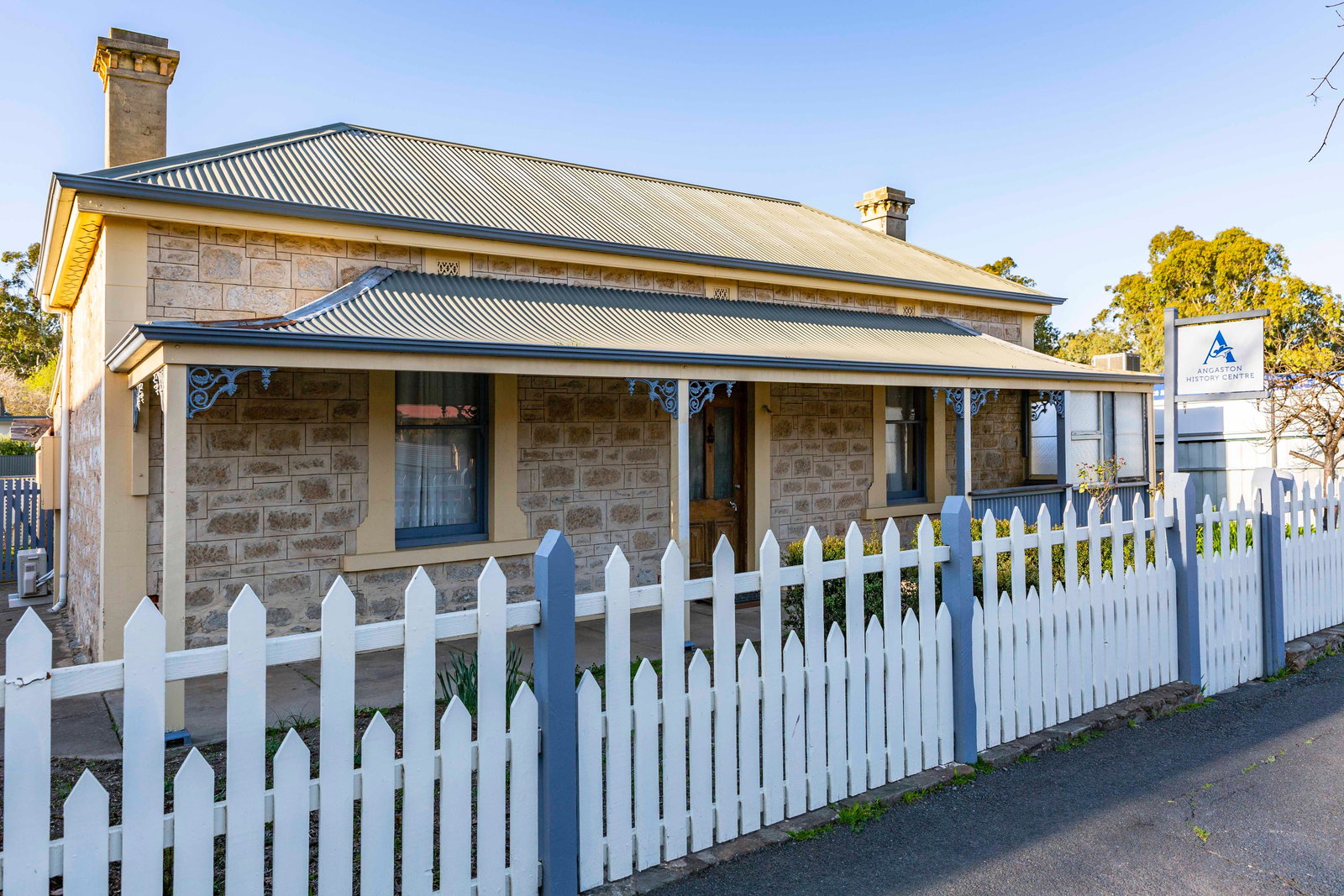 Shea Oak Log SA Getaway Accommodation
